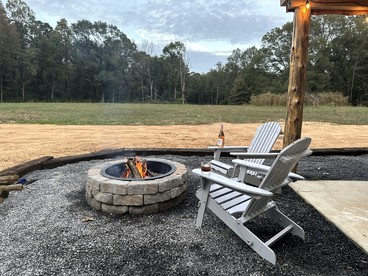 Charming Container Home with Hot Tub near Sardis Lake, Perfect for a Romantic Glamping Getaway - Sardis, Mississippi - glamping.directory