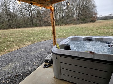 Charming Container Home with Hot Tub near Sardis Lake, Perfect for a Romantic Glamping Getaway - Sardis, Mississippi - glamping.directory