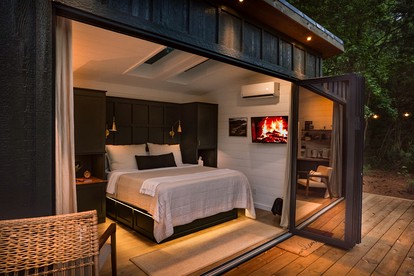 Luxury Tiny House with Hot Tub for Intimate Escapes in Nature in Guntersville, Alabama - Guntersville, Alabama - glamping.directory