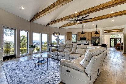 Unique Luxury Cabin with Hot Tub, Pool Table, and Arcade on Family Resort in Pigeon Forge, Tennessee - Pigeon Forge, Tennessee - glamping.directory