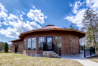 Unique Luxury Cabin with Hot Tub, Pool Table, and Arcade on Family Resort in Pigeon Forge, Tennessee - glamping.directory