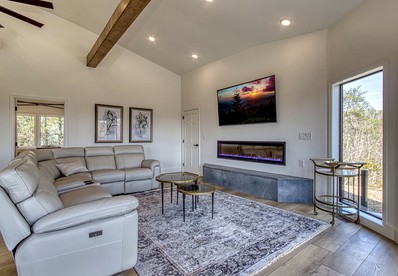 Unique Luxury Cabin with Hot Tub, Pool Table, and Arcade on Family Resort in Pigeon Forge, Tennessee - Pigeon Forge, Tennessee - glamping.directory