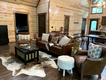 Cute Glamping Cabin for Rest and Relaxation near Ouachita National Forest, Oklahoma - Broken Bow, Oklahoma - glamping.directory