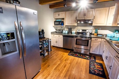 Glamping Retreat near Summersville Lake: Luxurious Cabin with a Hot Tub in Mt Nebo, WV - Mount Nebo, West Virginia - glamping.directory