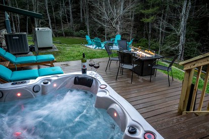 Glamping Retreat near Summersville Lake: Luxurious Cabin with a Hot Tub in Mt Nebo, WV - Mount Nebo, West Virginia - glamping.directory