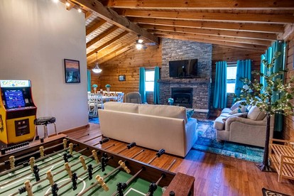 Glamping Retreat near Summersville Lake: Luxurious Cabin with a Hot Tub in Mt Nebo, WV - Mount Nebo, West Virginia - glamping.directory