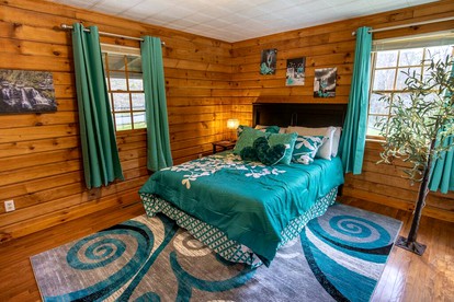 Glamping Retreat near Summersville Lake: Luxurious Cabin with a Hot Tub in Mt Nebo, WV - Mount Nebo, West Virginia - glamping.directory
