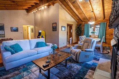 Glamping Retreat near Summersville Lake: Luxurious Cabin with a Hot Tub in Mt Nebo, WV - Mount Nebo, West Virginia - glamping.directory
