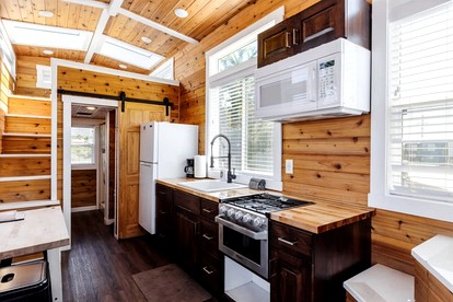 Family Fun Near Zion: Cozy Modern Tiny Home in Beautiful Utah! - Apple Valley, Utah - glamping.directory