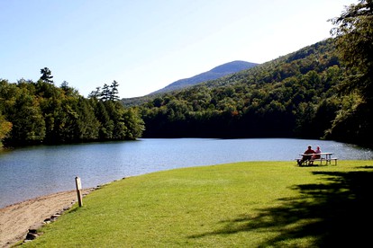Vacation Rental for Groups near Great Skiing Opportunities in Winhall, Vermont - Winhall, Vermont - glamping.directory
