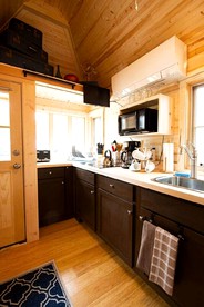 Comfortable Tiny House Rental Ideal for Texas Glamping - Willis, Texas - glamping.directory