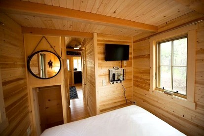 Comfortable Tiny House Rental Ideal for Texas Glamping - Willis, Texas - glamping.directory