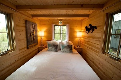 Comfortable Tiny House Rental Ideal for Texas Glamping - Willis, Texas - glamping.directory