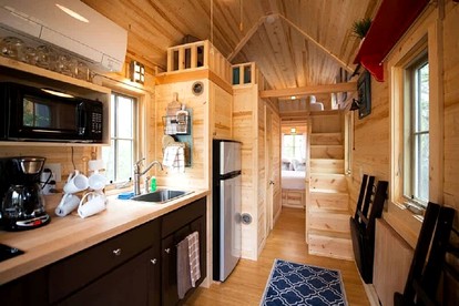 Comfortable Tiny House Rental Ideal for Texas Glamping - Willis, Texas - glamping.directory