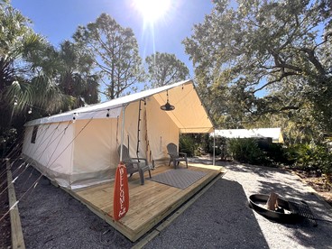 Charming Secluded Tented Cabin in Sarasota, Florida - Sarasota, Florida - glamping.directory