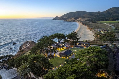 Luxury Oceanfront Estate with Hot Tub & Gardens near San Francisco in Montara, California - Montara, California - glamping.directory
