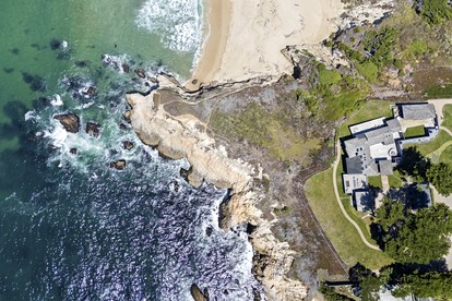 Luxury Oceanfront Estate with Hot Tub & Gardens near San Francisco in Montara, California - Montara, California - glamping.directory