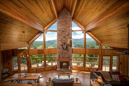 Luxurious Cabin Rental with Spectacular Mountain Views and a Hot Tub near Boone, North Carolina - Sugar Grove, North Carolina - glamping.directory