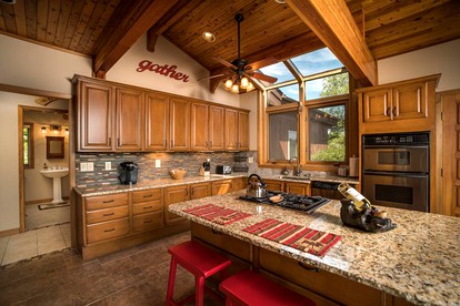 Luxurious Cabin Rental with Spectacular Mountain Views and a Hot Tub near Boone, North Carolina - Sugar Grove, North Carolina - glamping.directory