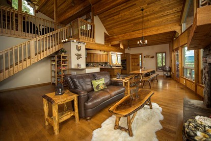 Luxurious Cabin Rental with Spectacular Mountain Views and a Hot Tub near Boone, North Carolina - Sugar Grove, North Carolina - glamping.directory