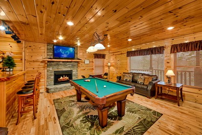 Cozy Cabin with a Hot Tub in the Great Smoky Mountains, Tennessee - Sevierville, Tennessee - glamping.directory