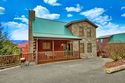 Cozy Cabin with a Hot Tub in the Great Smoky Mountains, Tennessee - glamping.directory