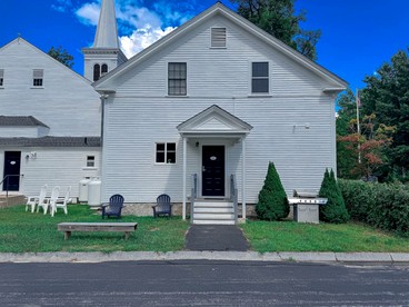 Renovated Spacious Rental Ideal for Groups with Pond Views in New Hampshire - glamping.directory
