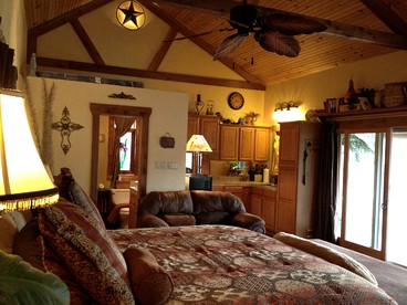 Pet-Friendly Cabin Rental with Creekside Views near Bandera, Texas - Pipe Creek, Texas - glamping.directory