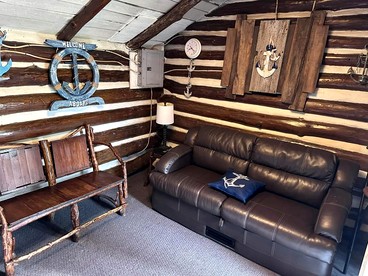 Rustic Log Cabin for a Relaxing Escape in Markleysburg, Pennsylvania - Markleysburg, Pennsylvania - glamping.directory