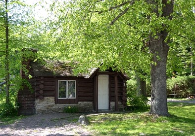 Rustic Log Cabin for a Relaxing Escape in Markleysburg, Pennsylvania - Markleysburg, Pennsylvania - glamping.directory