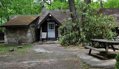 Rustic Log Cabin for a Relaxing Escape in Markleysburg, Pennsylvania - Markleysburg, Pennsylvania - glamping.directory