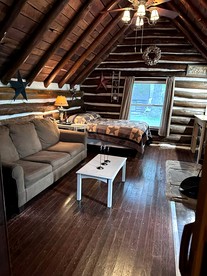 Rustic Log Cabin for a Relaxing Escape in Markleysburg, Pennsylvania - Markleysburg, Pennsylvania - glamping.directory