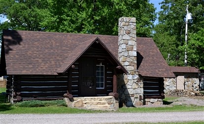 Rustic Log Cabin for a Relaxing Escape in Markleysburg, Pennsylvania - Markleysburg, Pennsylvania - glamping.directory