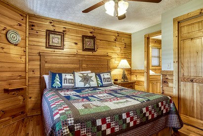 Rest and Relax in this Fully-Equipped Cabin Rental in Gatlinburg, Tennessee - Gatlinburg, Tennessee - glamping.directory