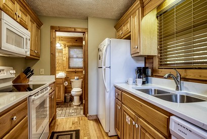 Rest and Relax in this Fully-Equipped Cabin Rental in Gatlinburg, Tennessee - Gatlinburg, Tennessee - glamping.directory