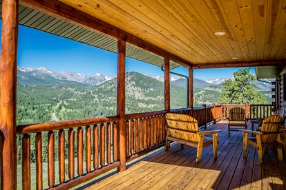 Cozy Cabin with Pool Table and Stunning Panoramic Mountain Views in Estes Park, Colorado - Estes Park, Colorado - glamping.directory