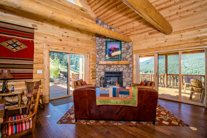 Cozy Cabin with Pool Table and Stunning Panoramic Mountain Views in Estes Park, Colorado - Estes Park, Colorado - glamping.directory