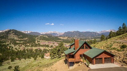Cozy Cabin with Pool Table and Stunning Panoramic Mountain Views in Estes Park, Colorado - glamping.directory