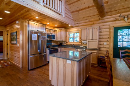 Cozy Cabin with Pool Table and Stunning Panoramic Mountain Views in Estes Park, Colorado - Estes Park, Colorado - glamping.directory