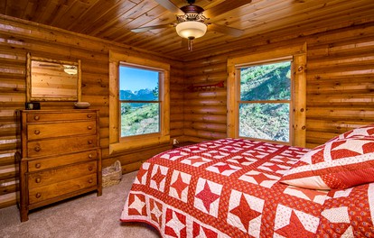 Cozy Cabin with Pool Table and Stunning Panoramic Mountain Views in Estes Park, Colorado - Estes Park, Colorado - glamping.directory