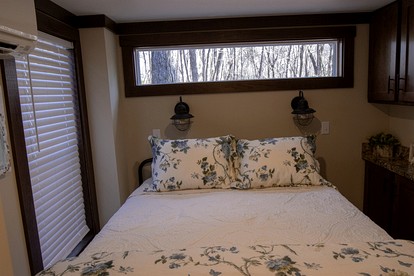 Picturesque Tiny Cottage with Cozy Indoor and Outdoor in Tennessee - Monteagle, Tennessee - glamping.directory