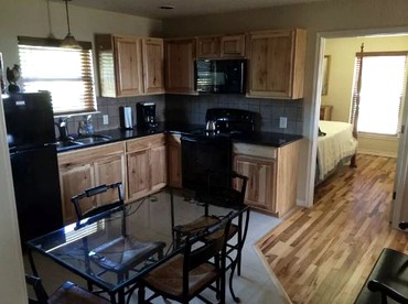 Cozy Suite Vacation Rental with Breakfast Included near Kerrville, Texas - Spring Branch, Texas - glamping.directory