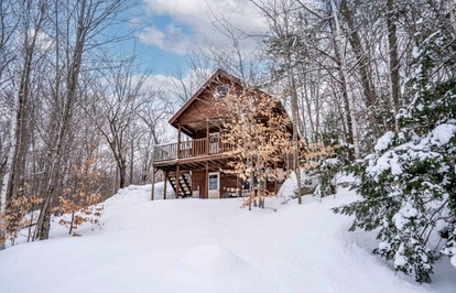 Off-Grid Lofted Cabin with Fire Pit Ideal for a Family Getaway in Maine - Norway, Maine - glamping.directory