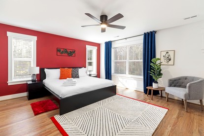 Vibrant Urban Vacation Rental Oasis near Catawba River in North Carolina - Charlotte, North Carolina - glamping.directory