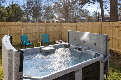 Vibrant Urban Vacation Rental Oasis near Catawba River in North Carolina - Charlotte, North Carolina - glamping.directory