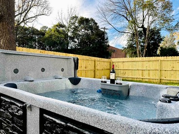 Vibrant Urban Vacation Rental Oasis near Catawba River in North Carolina - Charlotte, North Carolina - glamping.directory
