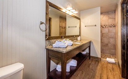 Charming King Cottage with Porch Swing & River Trail Access near Texas Wine Collective – Fredericksburg, TX - Fredericksburg, Texas - glamping.directory