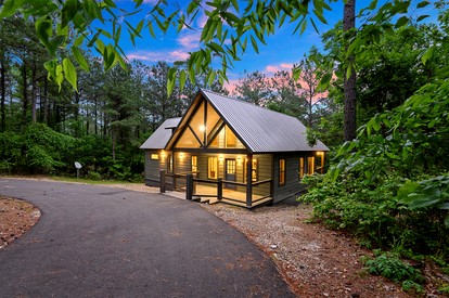 Cozy Pine Retreat Cabin with Luxury Comfort in Broken Bow, Oklahoma - glamping.directory
