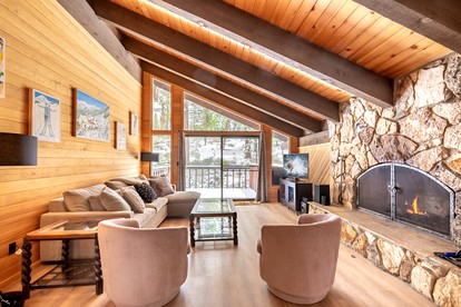 Spectacular Cabin with Foosball and Fireplace in Truckee, California - Truckee, California - glamping.directory