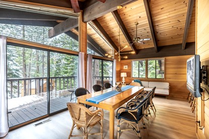 Spectacular Cabin with Foosball and Fireplace in Truckee, California - Truckee, California - glamping.directory